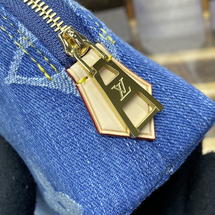 l**is V*t*n monogram denim pochette cosmétique pm m24316