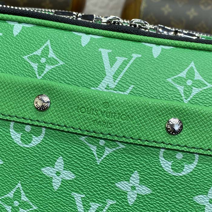 l**is V*t*n taiga cowhide leather alpha messenger green m31014