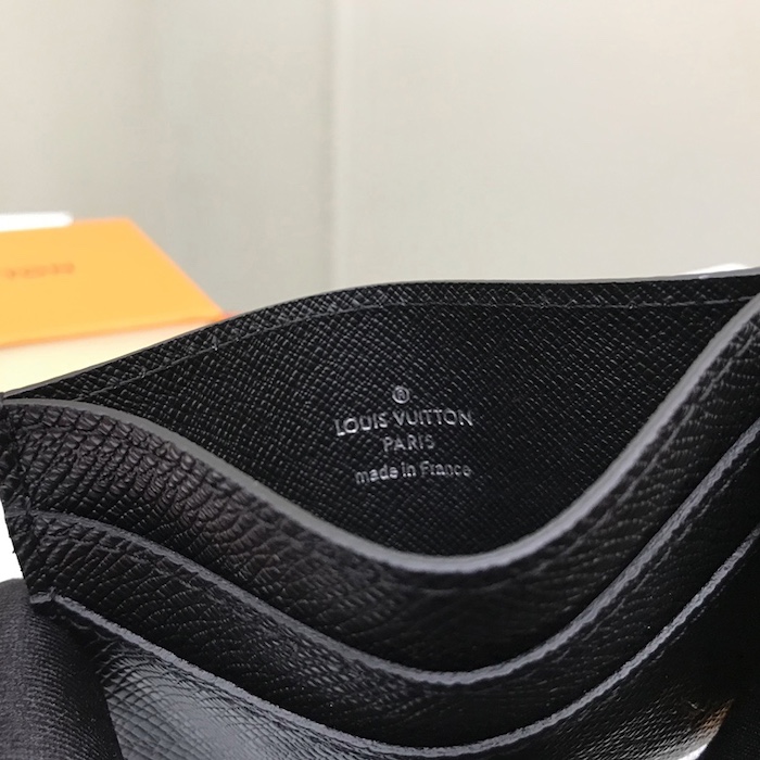 l**is V*t*n taiga leather double card holder m32730