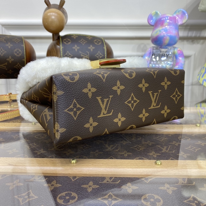 l**is V*t*n monogram canvas and shearling locky bb m46318