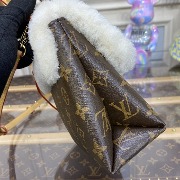 l**is V*t*n monogram canvas and shearling locky bb m46318