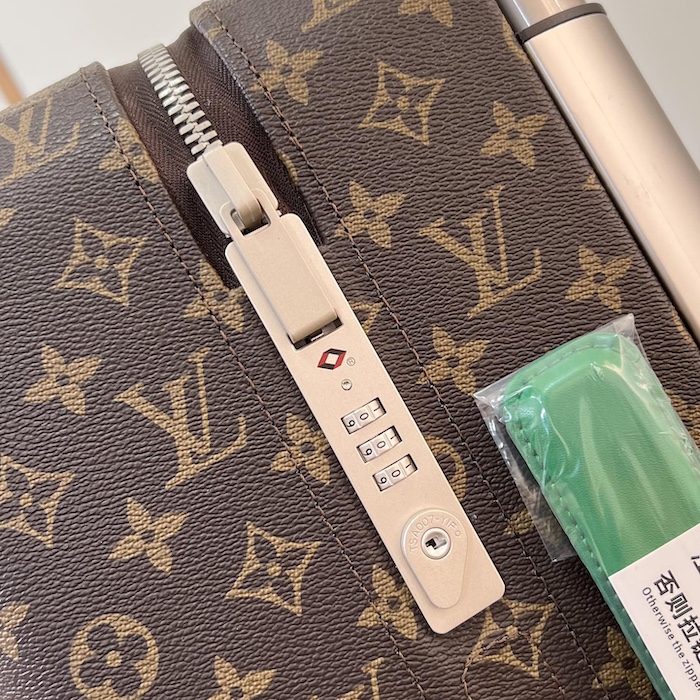 l**is V*t*n monogram canvas horizon 55 green m46781