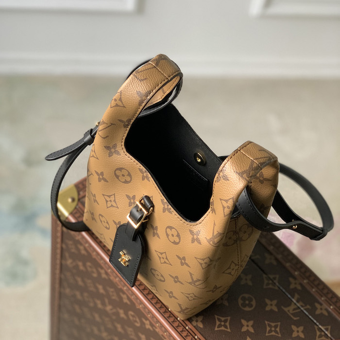 l**is V*t*n monogram reverse coated canvas atlantis bb m46816