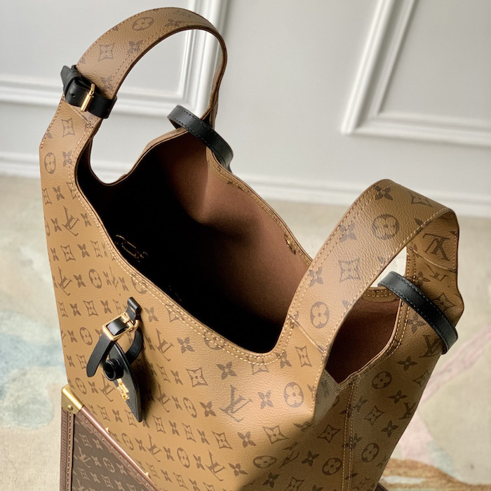 l**is V*t*n monogram reverse coated canvas atlantis gm m46821