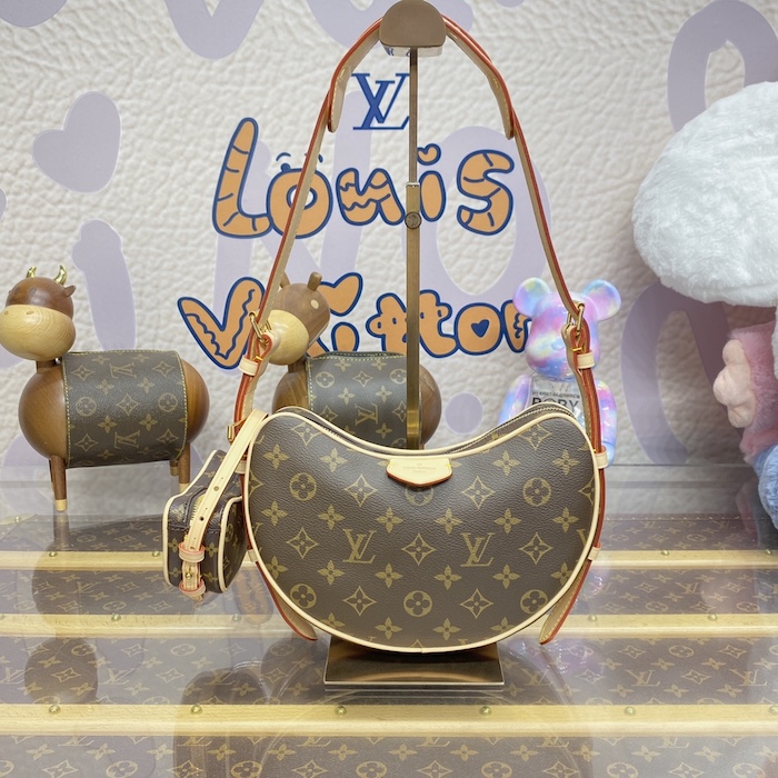 l**is V*t*n monogram canvas croissant mm m46828