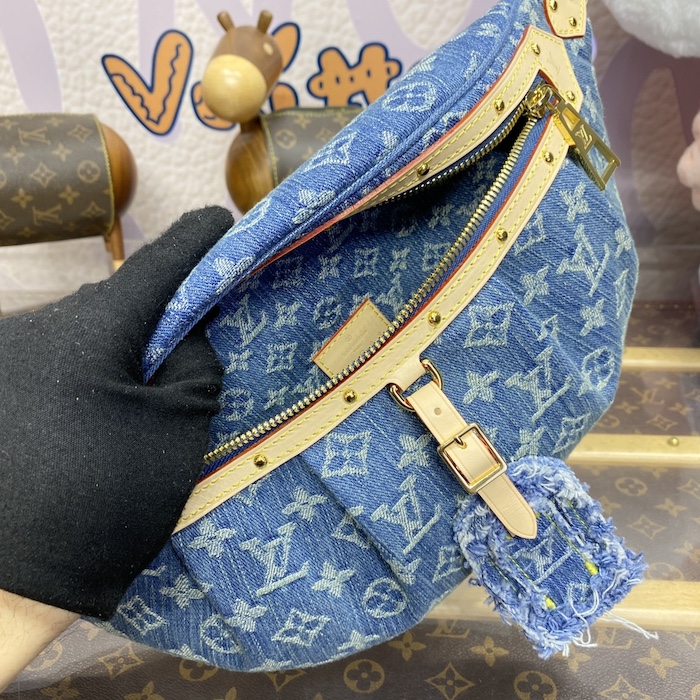 l**is V*t*n monogram denim high rise bumbag m46837