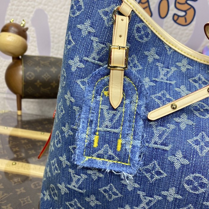 l**is V*t*n monogram denim carryall mm m46855