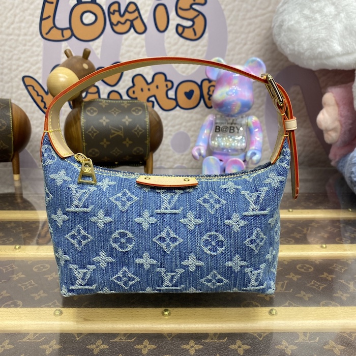 l**is V*t*n monogram denim hills pochette m82949