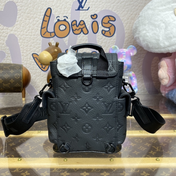 l**is V*t*n monogram taurillon nano christopher m83164
