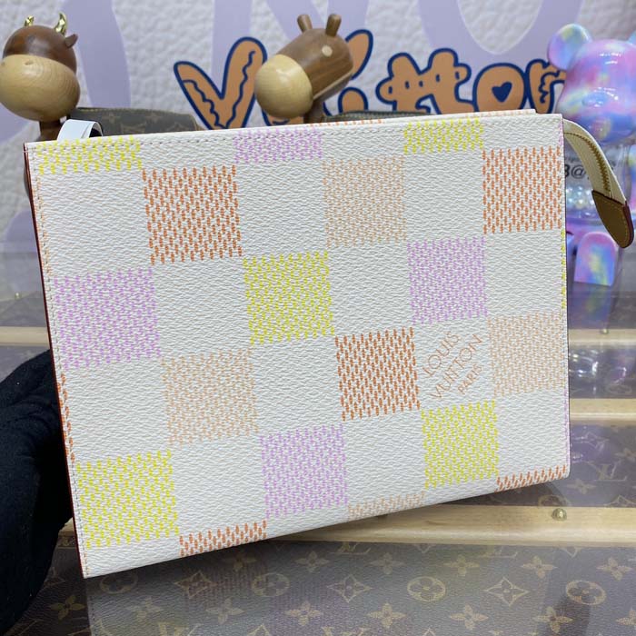l**is V*t*n damier giant canvas toilet pouch n40740