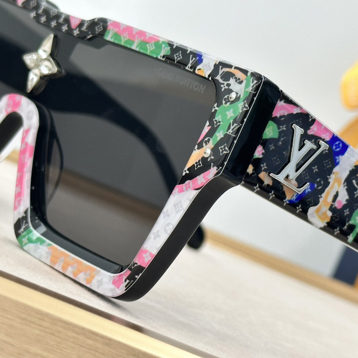 l**is V*t*n cyclone mask sunglasses z2031e