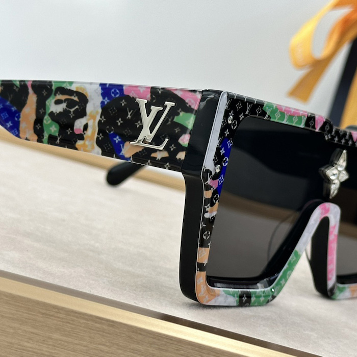 l**is V*t*n cyclone mask sunglasses z2031e
