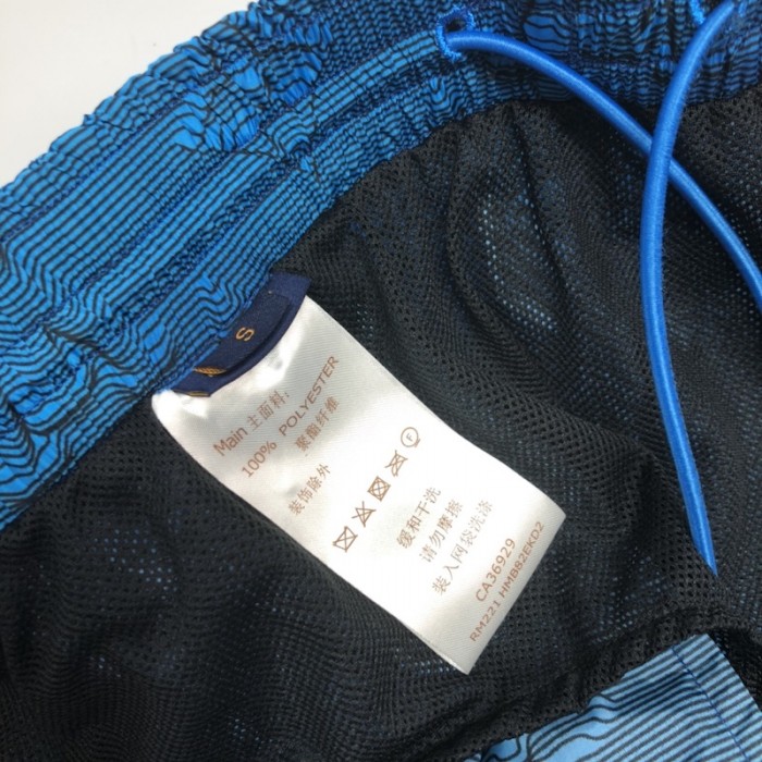 l**is V*t*n 2054 printed swimwear