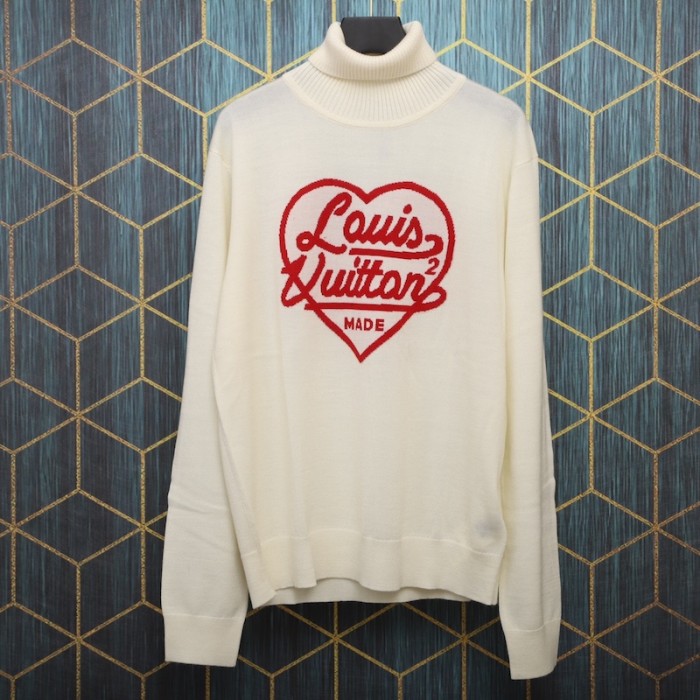 l**is V*t*n intarsia heart turtle neck cream