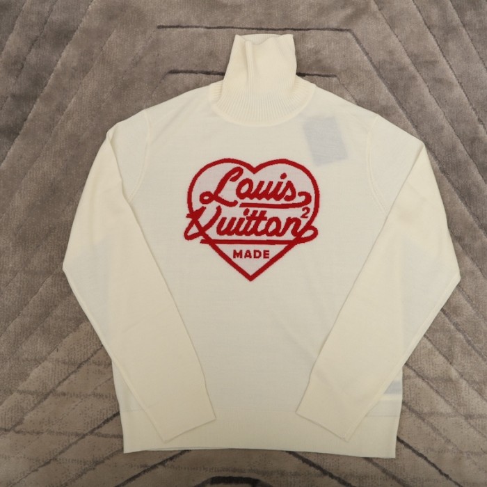 l**is V*t*n intarsia heart turtle neck cream