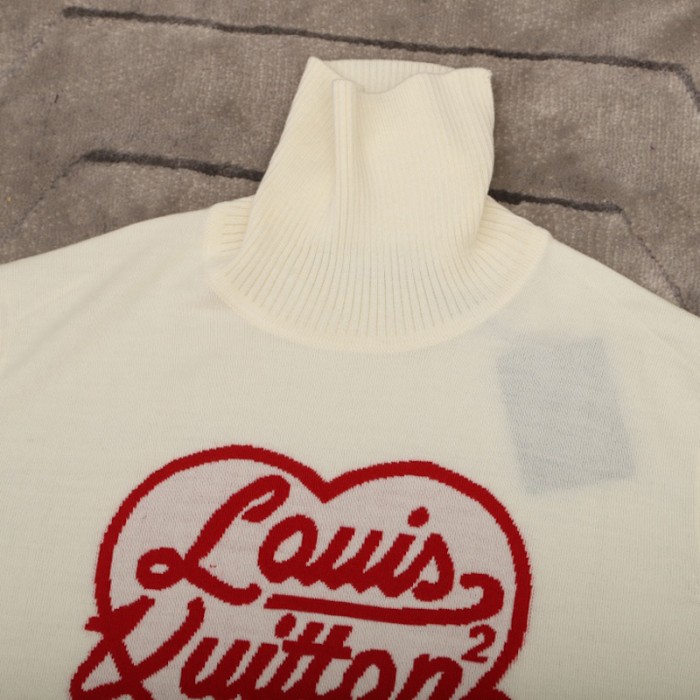 l**is V*t*n intarsia heart turtle neck cream