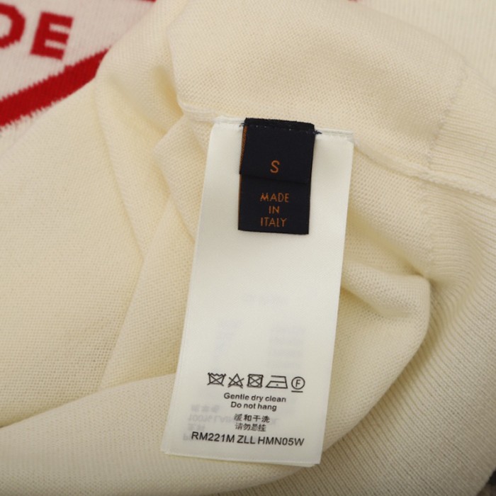l**is V*t*n intarsia heart turtle neck cream