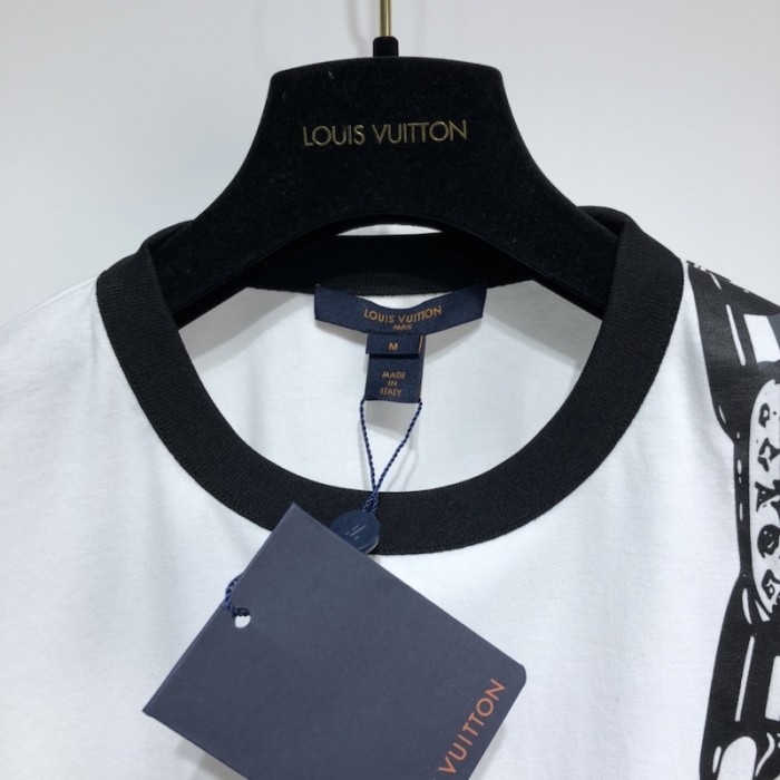 l**is V*t*n chain print t-shirt 1a9npl