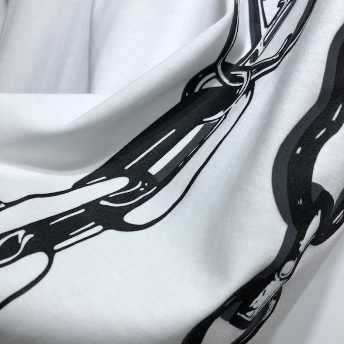 l**is V*t*n chain print t-shirt 1a9npl
