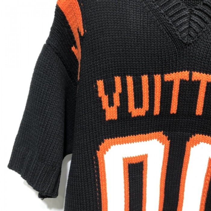 l**is V*t*n chunky intarsia football t-shirt 1a9sxg