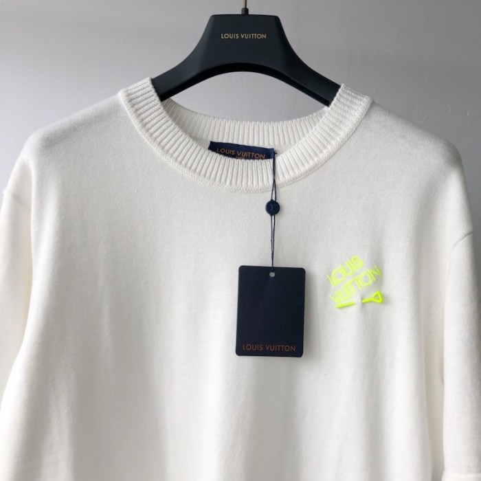 l**is V*t*n signature short-sleeved crewneck