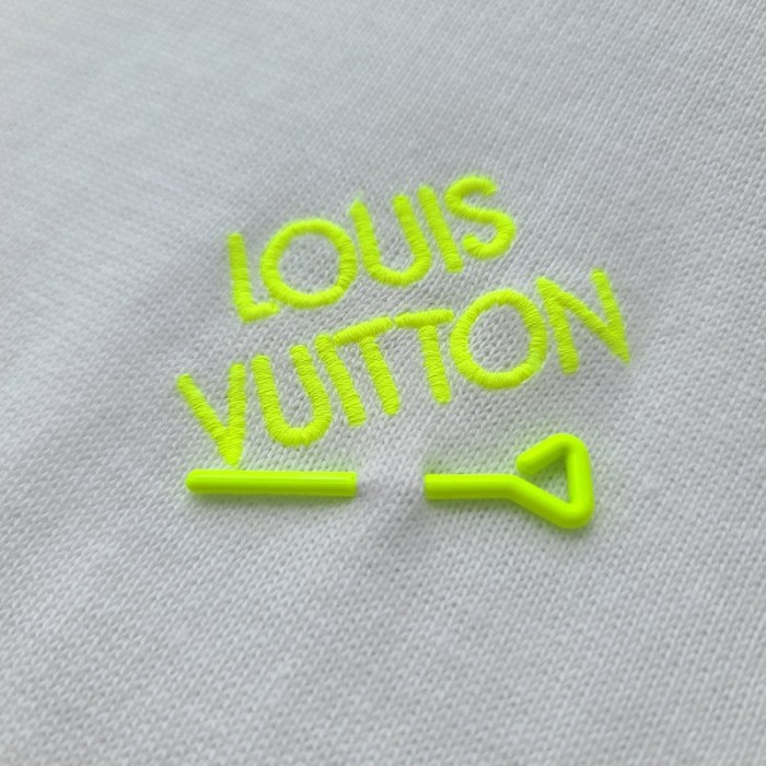 l**is V*t*n signature short-sleeved crewneck