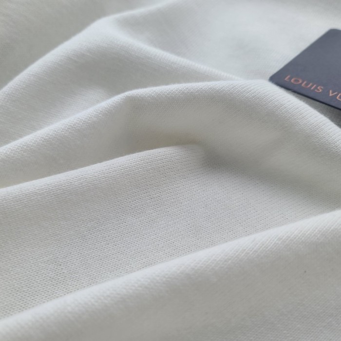 l**is V*t*n signature short-sleeved crewneck