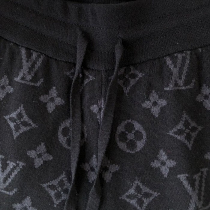 l**is V*t*n lv graffiti shorts 1aa4y0