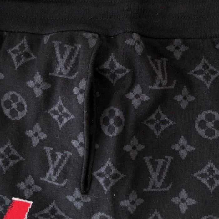 l**is V*t*n lv graffiti shorts 1aa4y0