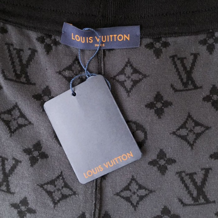 l**is V*t*n lv graffiti shorts 1aa4y0
