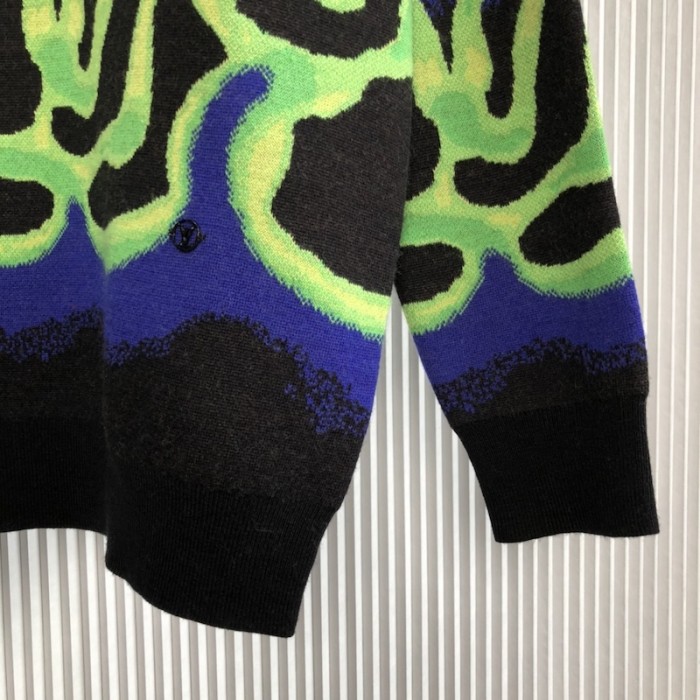 l**is V*t*n graphic crewneck 1aa548