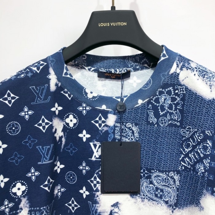 l**is V*t*n monogram bandana printed t-shirt 1aa5f4