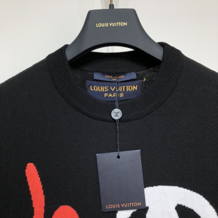 l**is V*t*n short-sleeved crewneck black