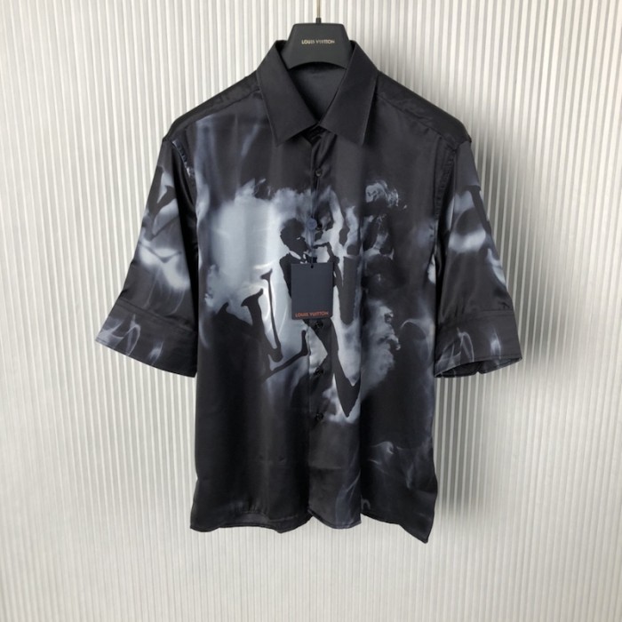 l**is V*t*n short-sleeved shirt 1aatpd