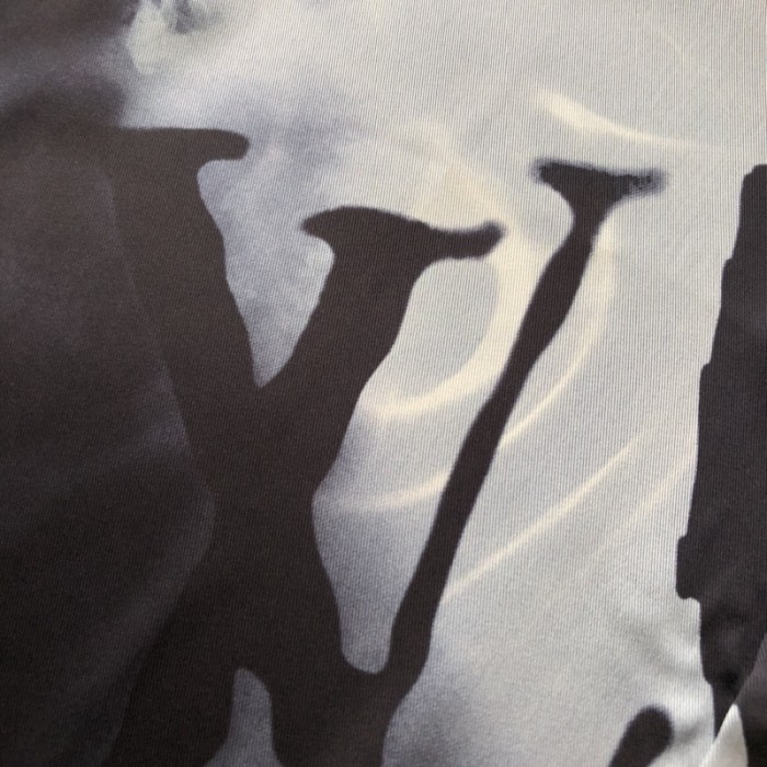 l**is V*t*n short-sleeved shirt 1aatpd
