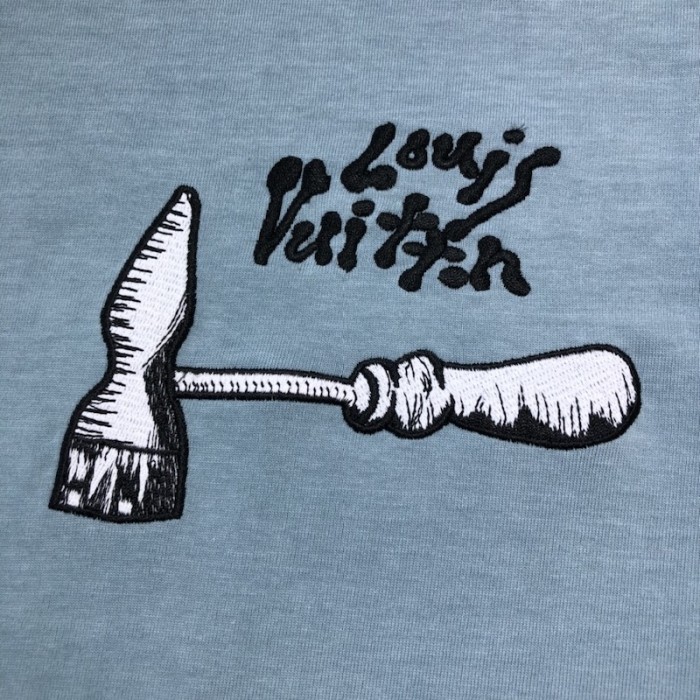l**is V*t*n lv multi-tools embroidered t-shirt 1ab5ig