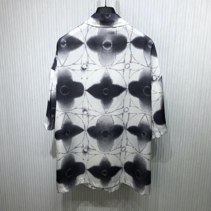 l**is V*t*n multi buttonholes short-sleeved pyjama shirt 1ab6ch