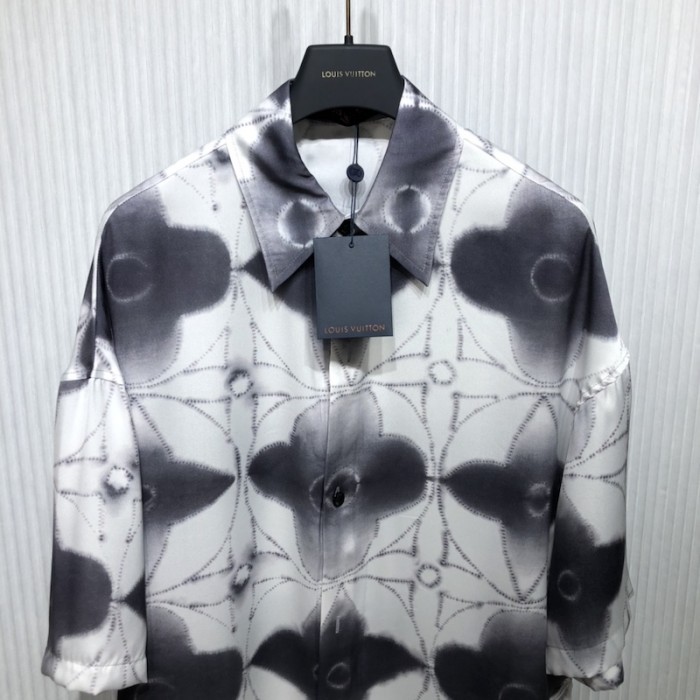 l**is V*t*n multi buttonholes short-sleeved pyjama shirt 1ab6ch