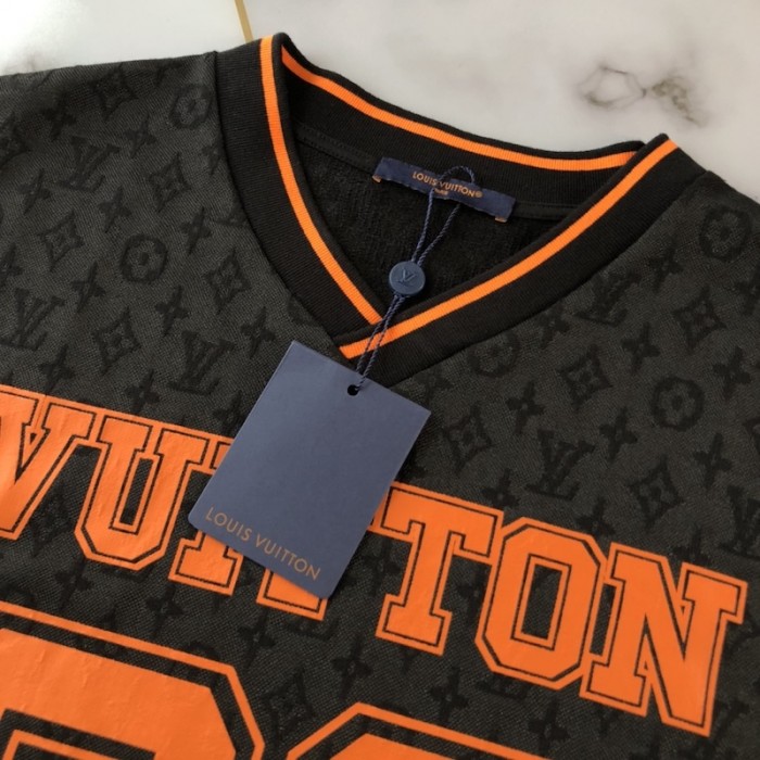 l**is V*t*n monogram sporty v-neck t-shirt 1ab6g1