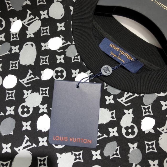 l**is V*t*n lv x yk painted dots printed crewneck 1ab6j5