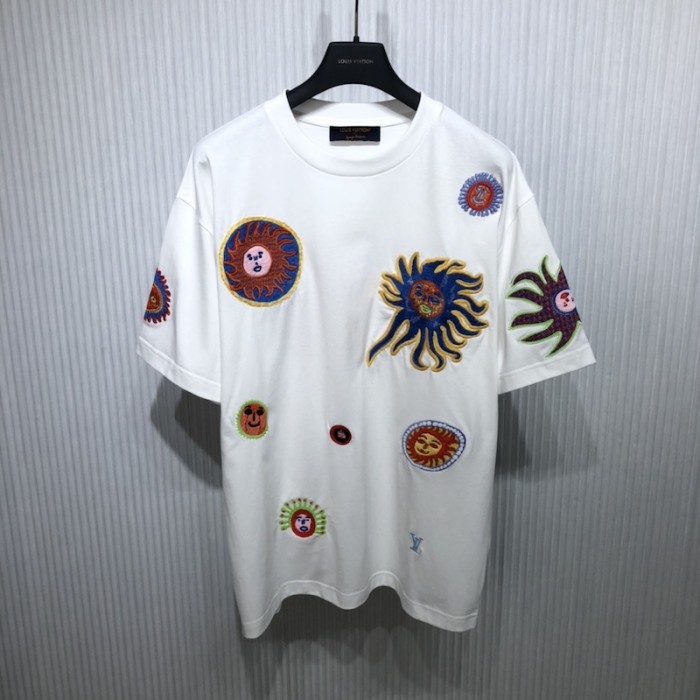 l**is V*t*n lv x yk embroidered faces t-shirt 1ab6ox