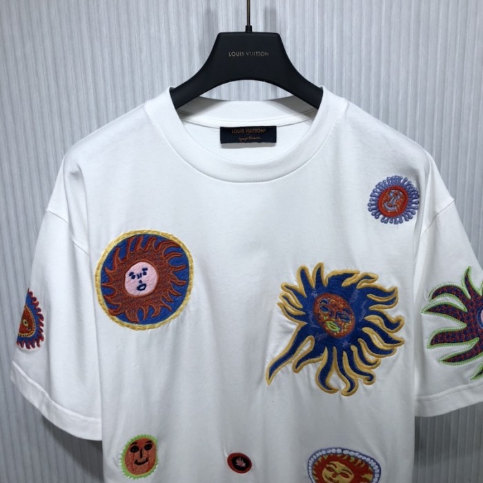 l**is V*t*n lv x yk embroidered faces t-shirt 1ab6ox