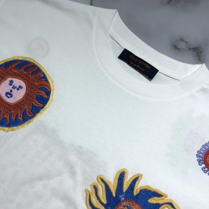 l**is V*t*n lv x yk embroidered faces t-shirt 1ab6ox