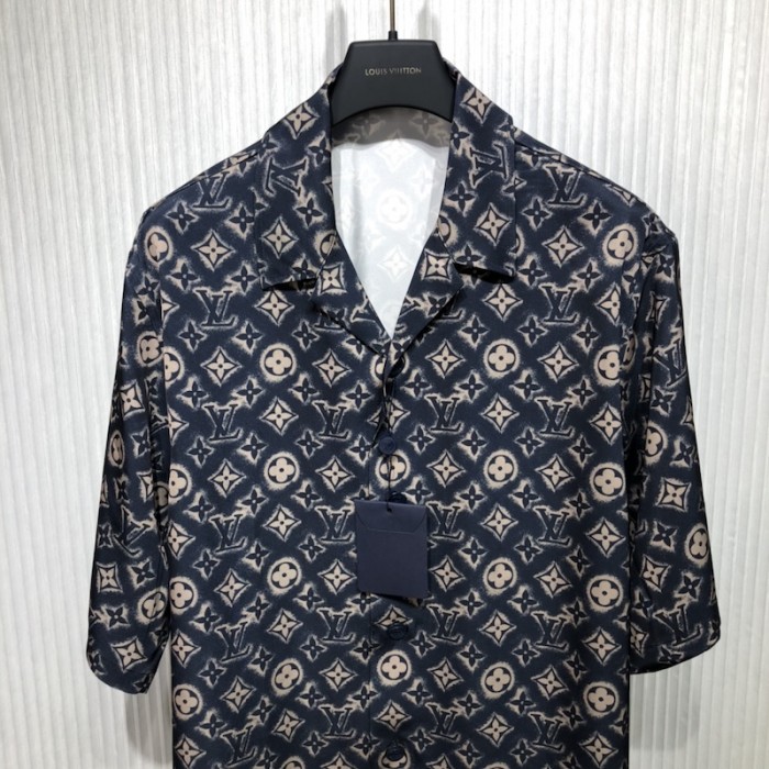 l**is V*t*n monogram silk short-sleeved shirt 1abjlv