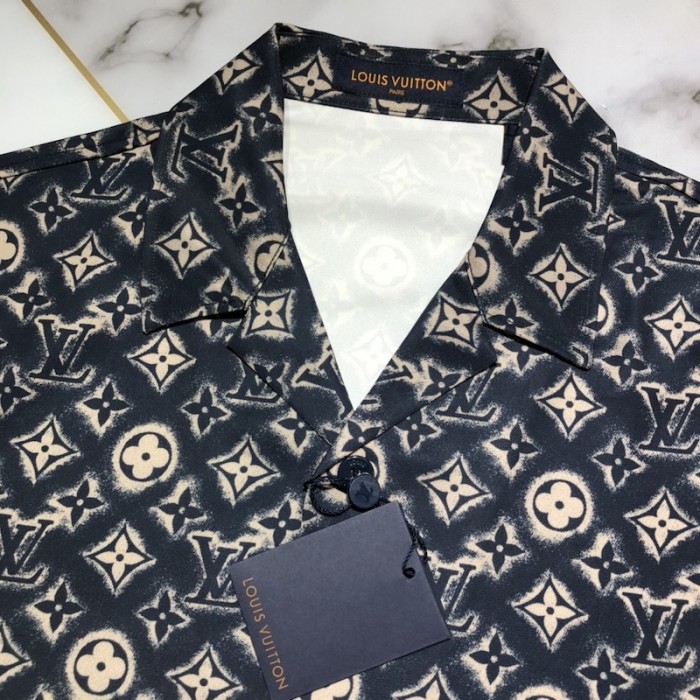 l**is V*t*n monogram silk short-sleeved shirt 1abjlv