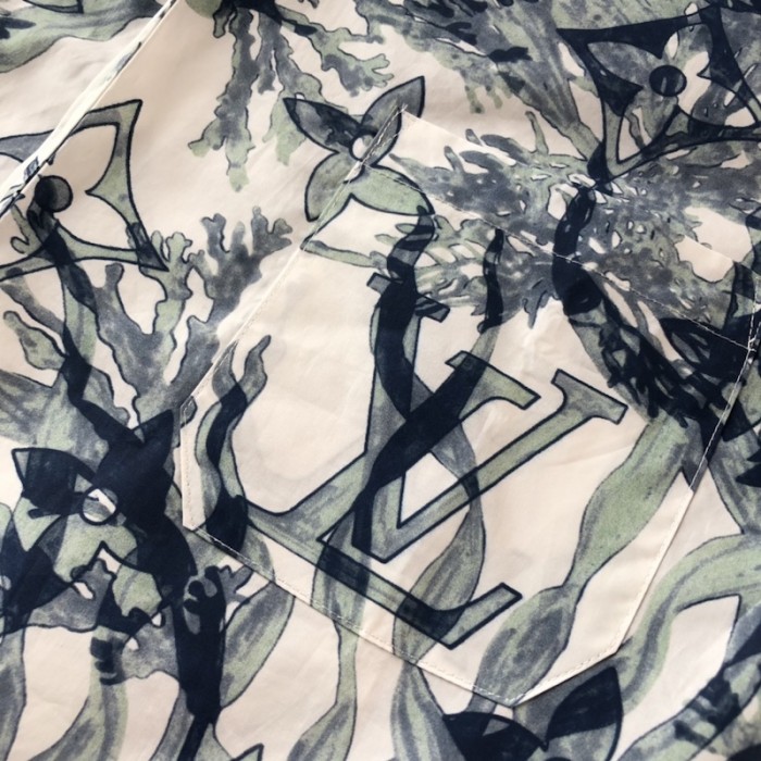 l**is V*t*n graphic short-sleeved cotton shirt 1abnsg