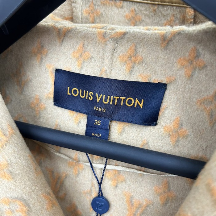 l**is V*t*n 3d monogram double-breasted wrap coat 1abt6v