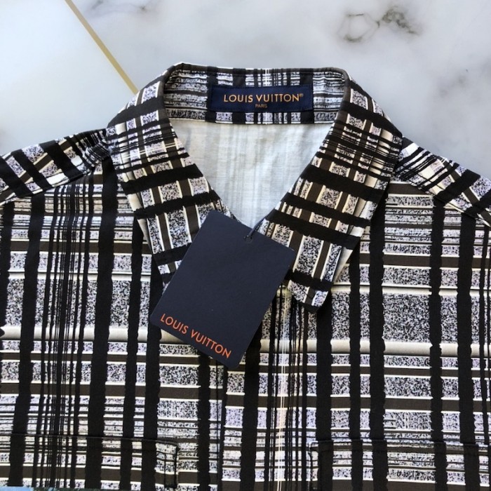 l**is V*t*n printed cotton overshirt 1aby23