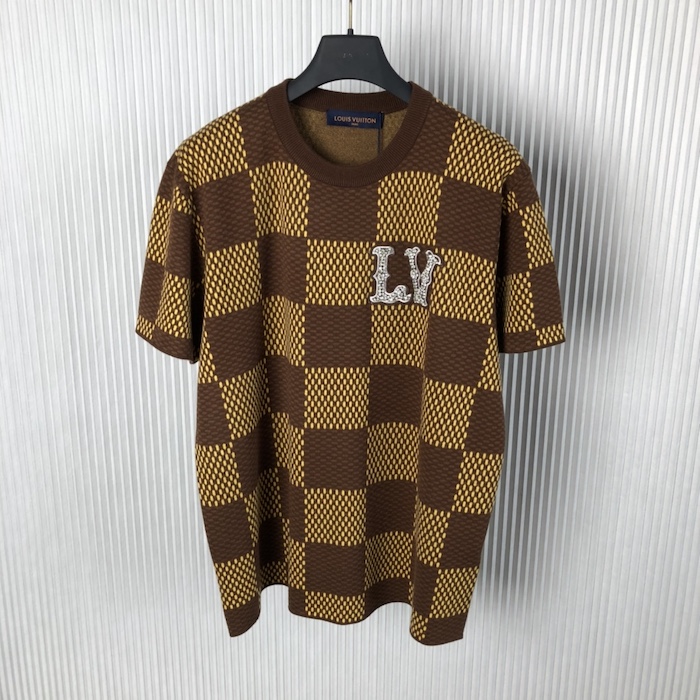 l**is V*t*n short-sleeved cotton damier crewneck with crystal lv patch 1afiur