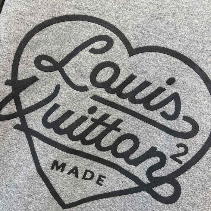 l**is V*t*n printed heart sweatshirt 1a9glv